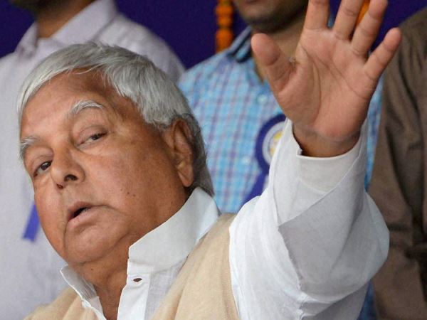 डांट खाने के बाद लालू के बचाव में उतरा राजद कुनबा, सुशील मोदी पर लगाए 'बेनामी संपत्ति' के आरोप डांट खाने के बाद लालू के बचाव में उतरा राजद कुनबा, सुशील मोदी पर लगाए 'बेनामी संपत्ति' के आरोप