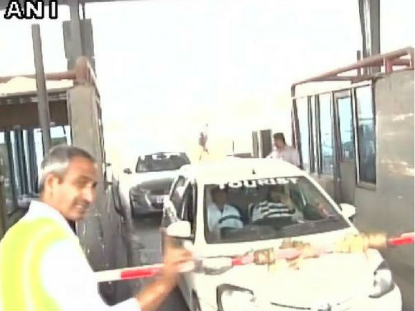 500-1000 के नोट बंद होने के बाद गुरुग्राम टाेल पर बेहिसाब जाम, अथॉॉरिटीज ने लिया अहम फैसला