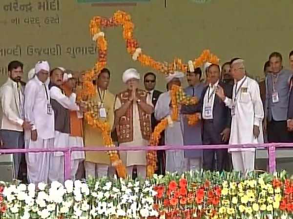 'मैं ईमानदार लोगों के साथ खड़ा हूं'