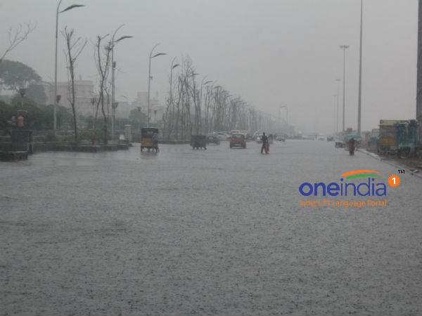 #cyclonevardah: Read Importants Facts about Cyclonic storm Vardah in hindi 