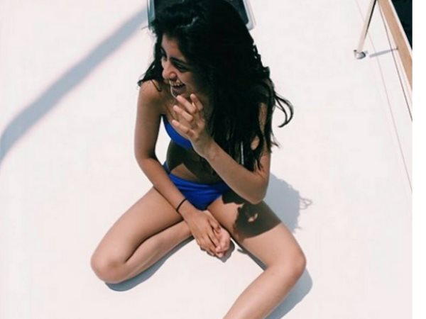 बिकनी पहन कर झूमीं नव्या