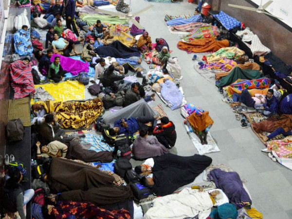  53 ट्रेनें अपने निर्धारित समय से लेट