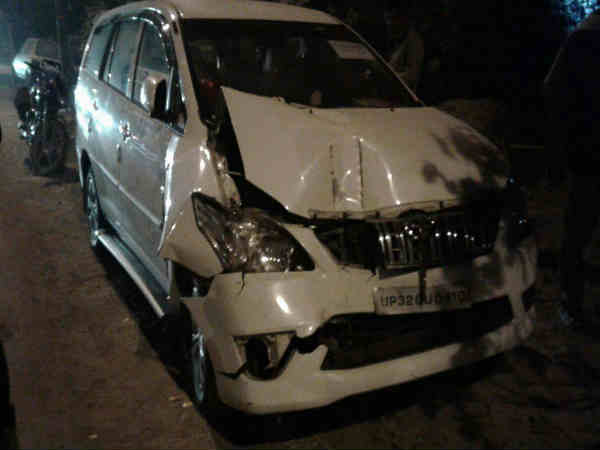 Manoj Sinha has injured his hand in a car accident