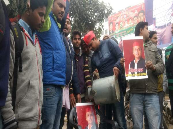कराया दूध से स्नान कराया दूध से स्नान