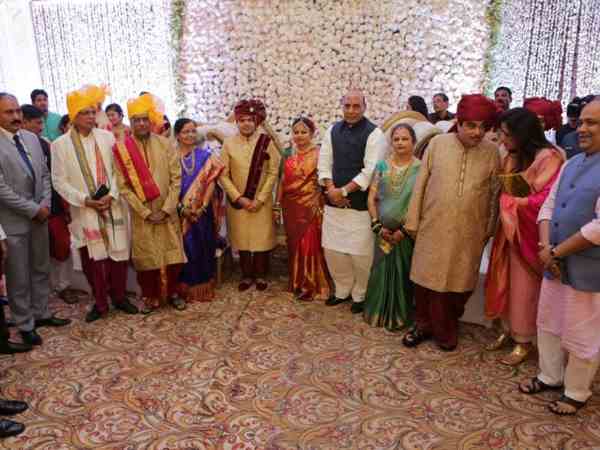 gadkari daughters marriage2