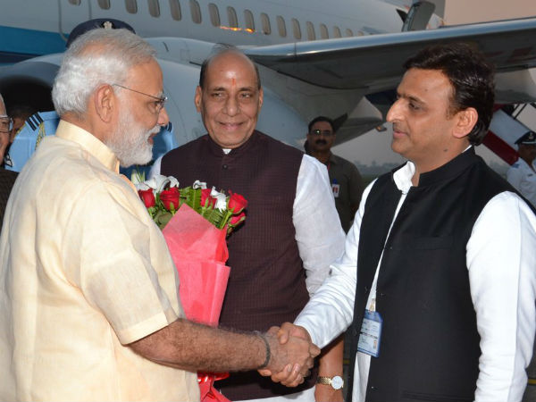 दंगों के दाग को विकास जल से धोने की कोशिश 