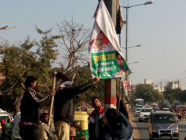 आगरा जिलाधिकारी ने अपनाया कड़ा रुख