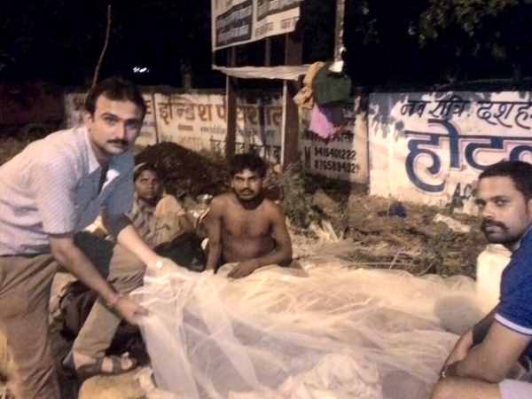 इस तरह करते हैं ये लोगों की मदद