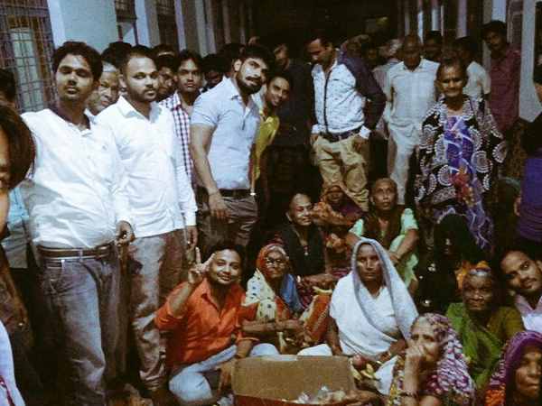 गरीबों का कराते हैं फ्री इलाज