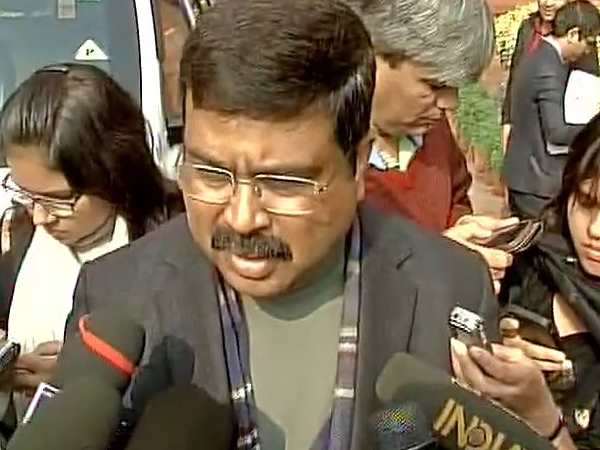 'पेट्रोल पंप पर कार्ड से भुगतान करने पर नहीं लगेगा कोई अतिरिक्त शुल्क'