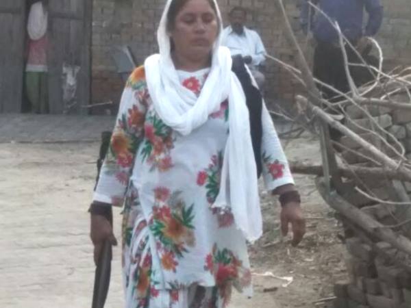 महिलाओं की हिफाजत के लिए उठा ली बंदूक महिलाओं की हिफाजत के लिए उठा ली बंदूक