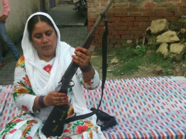 मायावती सरकार में मिला बंदूक का लाइसेंस मायावती सरकार में मिला बंदूक का लाइसेंस