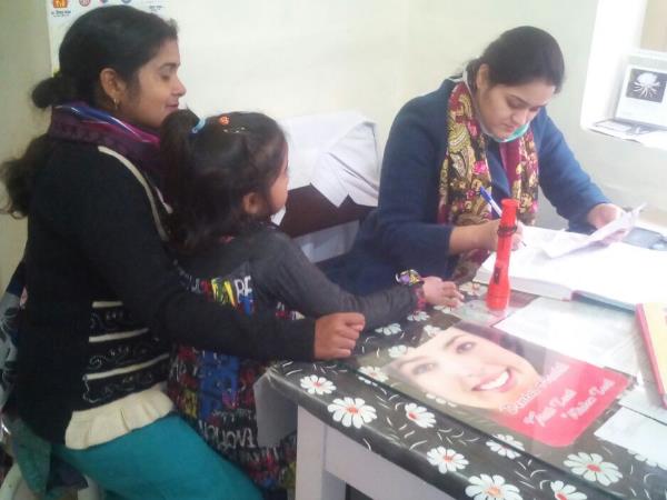 दूर-दूर से आते हैं दांतो की समस्या लेकर मरीज