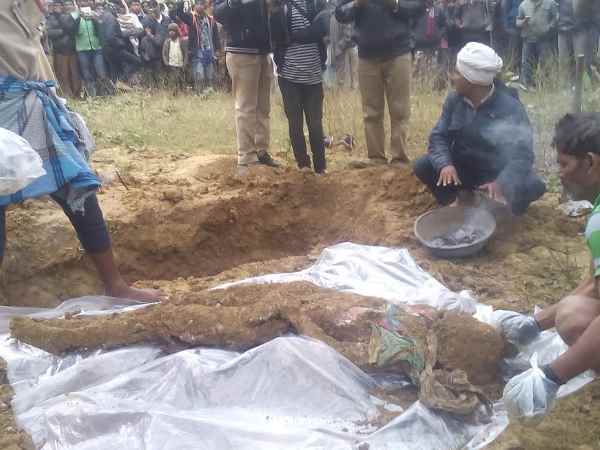 कत्ल के बाद शव को कब्र में छुपाया