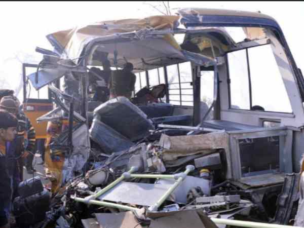 परिजनों को मिले फटे हुए बैग, जूते-चप्पल