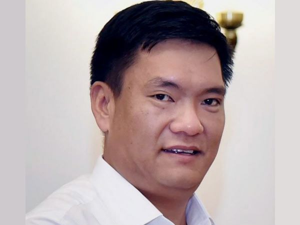 अरुणाचल के सीएम पेमा खांडू भी पार्टी बदलकर बीजेपी में पहुंचे