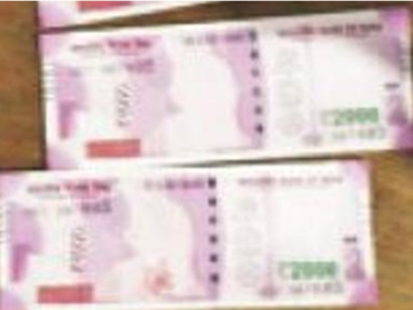 ATM से निकला 2000 रुपये का नकली नोट, RBI की जगह लिखा था- चिल्ड्रेन बैंक ऑफ इंडिया ATM से निकला 2000 रुपये का नकली नोट, RBI की जगह लिखा था- चिल्ड्रेन बैंक ऑफ इंडिया