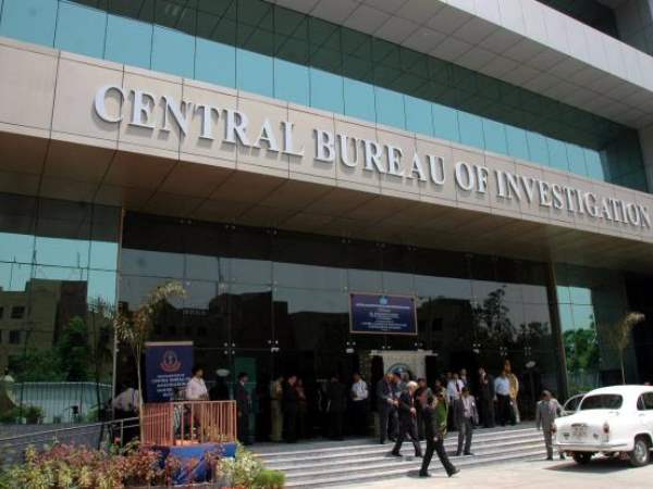 लावारिश वाहनों में क्लू की तलाश