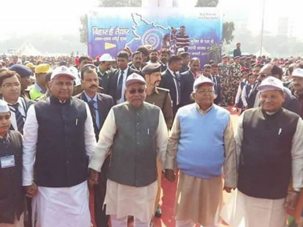 बिहार में गूंजे, नशे को हाथ नहीं लगाएंगे के नारे