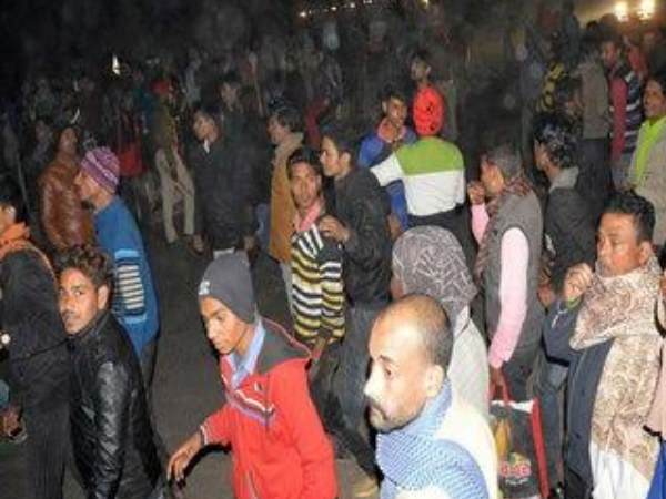 तेंदुए को देखने को जुटी भारी भीड़