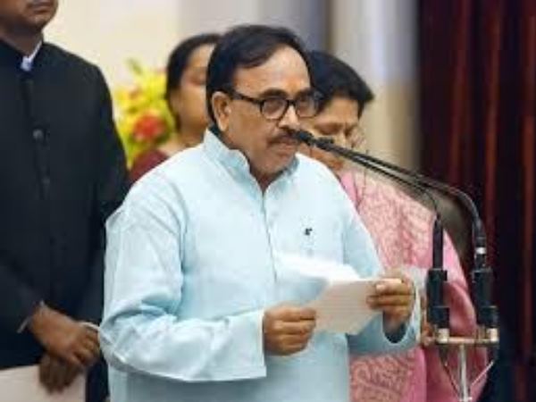 राज्यमंत्री डॉ महेंद्र नाथ पांडेय राज्यमंत्री डॉ महेंद्र नाथ पांडेय