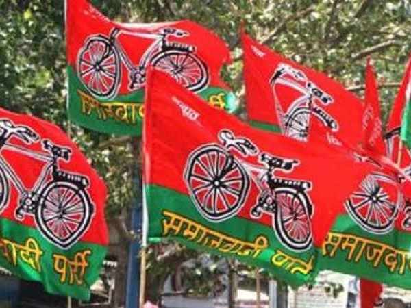 1995 से सपा में हैं महेंद्र चौहान