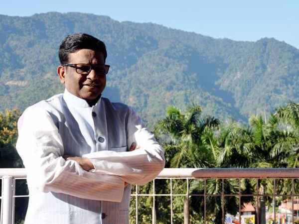 7. ऑफिस के बजाय बेडरूम से काम करती है PRO