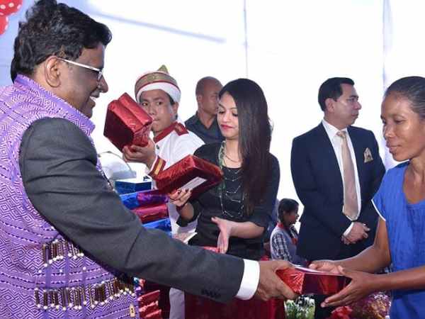 3. प्रधान सचिव को रात भर डांटा था, जवान लड़कियों को आसपास रखा