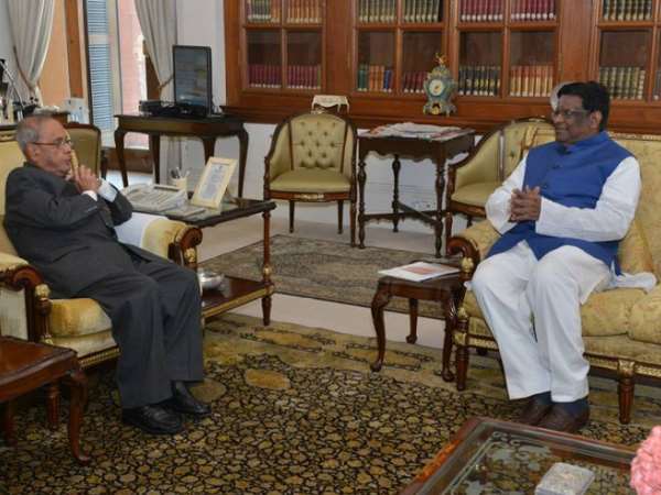 8. एक ही रूम में रुकते थे राज्यपाल और उनकी पीए