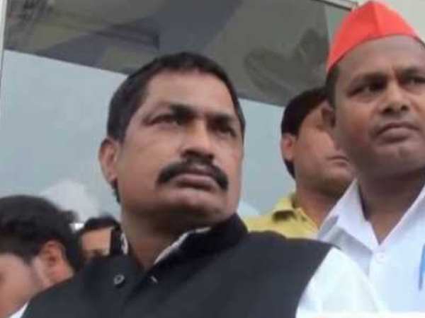 इस बार 'गुड्डू' हरी टोपी लगाकर देंगे टक्कर इस बार 'गुड्डू' हरी टोपी लगाकर देंगे टक्कर