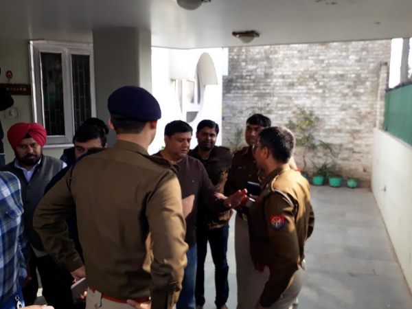 अखिलेश यादव के सहपाठी के साथ दिनदहाड़े वारदात, पुलिस के उड़े होश