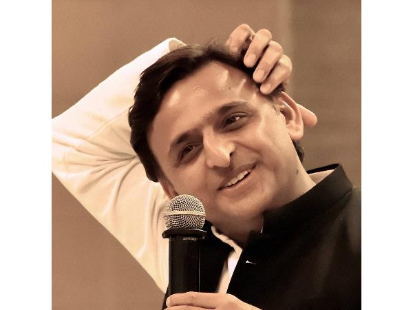 केंद्रीय मंत्री निरंजन ज्योति ने यूपी के मुख्यमंत्री अखिलेश यादव की तुलना औरंगजेब की से की केंद्रीय मंत्री निरंजन ज्योति ने यूपी के मुख्यमंत्री अखिलेश यादव की तुलना औरंगजेब की से की