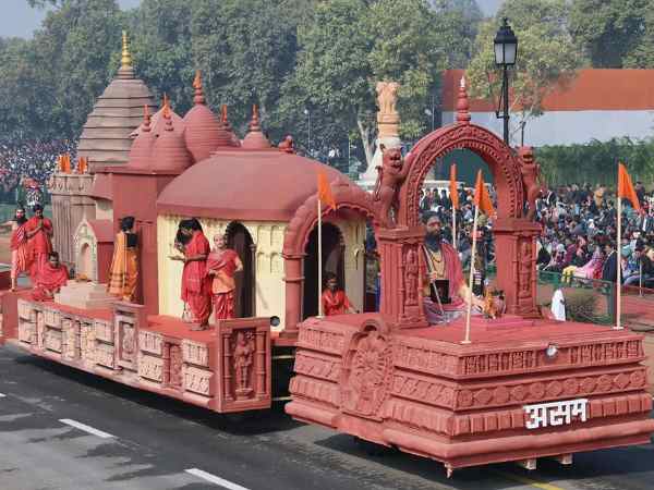 देश की राजधानी दिल्ली में 68वें गणतंत्र दिवस की धूमधाम से तैयारियां शुरु हो गई है। इसी के मद्देनजर सोमवार को गणतंत्र दिवस का होने वाली परेड फुल ड्रेस अभ्यास किया गया है। देश की राजधानी दिल्ली में 68वें गणतंत्र दिवस की धूमधाम से तैयारियां शुरु हो गई है। इसी के मद्देनजर सोमवार को गणतंत्र दिवस का होने वाली परेड फुल ड्रेस अभ्यास किया गया है।
