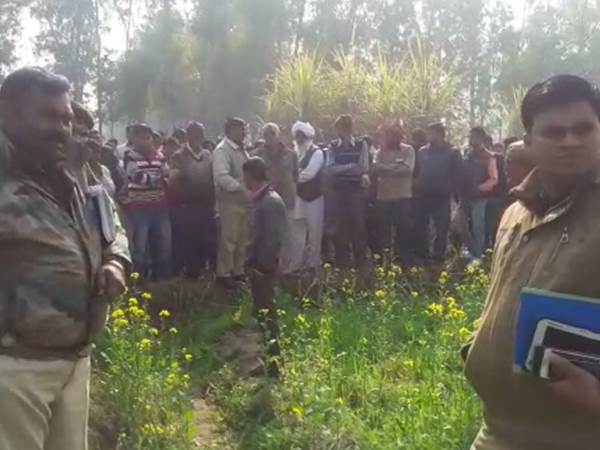 शाहजहांपुर: घर के पास खेत की खुदाई में मिला लापता बेटे का नरकंकाल शाहजहांपुर: घर के पास खेत की खुदाई में मिला लापता बेटे का नरकंकाल