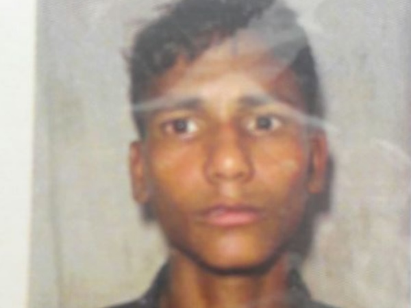 शाहजहांपुर: घर के पास खेत की खुदाई में मिला लापता बेटे का नरकंकाल शाहजहांपुर: घर के पास खेत की खुदाई में मिला लापता बेटे का नरकंकाल