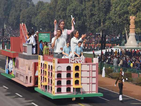 देश की राजधानी दिल्ली में 68वें गणतंत्र दिवस की धूमधाम से तैयारियां शुरु हो गई है। इसी के मद्देनजर सोमवार को गणतंत्र दिवस का होने वाली परेड फुल ड्रेस अभ्यास किया गया है। देश की राजधानी दिल्ली में 68वें गणतंत्र दिवस की धूमधाम से तैयारियां शुरु हो गई है। इसी के मद्देनजर सोमवार को गणतंत्र दिवस का होने वाली परेड फुल ड्रेस अभ्यास किया गया है।