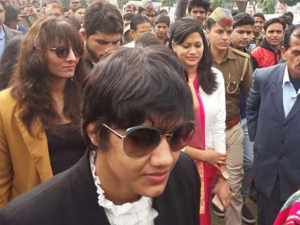 मेरठ: फोगट बहनें बोलीं, कोई जीते-हारे, चुनावी दंगल में जरूर भाग लीजिए मेरठ: फोगट बहनें बोलीं, कोई जीते-हारे, चुनावी दंगल में जरूर भाग लीजिए