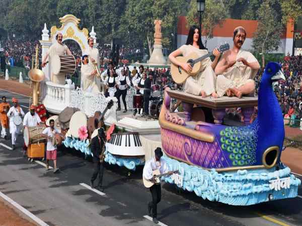 देश की राजधानी दिल्ली में 68वें गणतंत्र दिवस की धूमधाम से तैयारियां शुरु हो गई है। इसी के मद्देनजर सोमवार को गणतंत्र दिवस का होने वाली परेड फुल ड्रेस अभ्यास किया गया है। देश की राजधानी दिल्ली में 68वें गणतंत्र दिवस की धूमधाम से तैयारियां शुरु हो गई है। इसी के मद्देनजर सोमवार को गणतंत्र दिवस का होने वाली परेड फुल ड्रेस अभ्यास किया गया है।