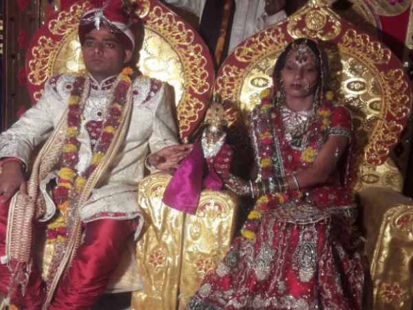 यूपी: हरदोई में दहेज लोभियों ने नवविवाहिता को जिंदा जलाकर मार डाला यूपी: हरदोई में दहेज लोभियों ने नवविवाहिता को जिंदा जलाकर मार डाला