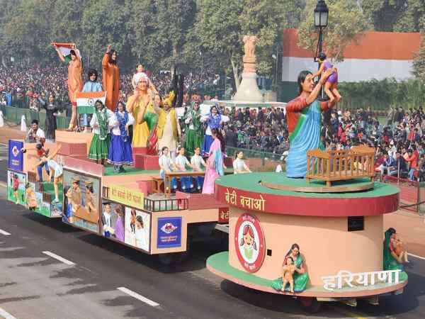 देश की राजधानी दिल्ली में 68वें गणतंत्र दिवस की धूमधाम से तैयारियां शुरु हो गई है। इसी के मद्देनजर सोमवार को गणतंत्र दिवस का होने वाली परेड फुल ड्रेस अभ्यास किया गया है। देश की राजधानी दिल्ली में 68वें गणतंत्र दिवस की धूमधाम से तैयारियां शुरु हो गई है। इसी के मद्देनजर सोमवार को गणतंत्र दिवस का होने वाली परेड फुल ड्रेस अभ्यास किया गया है।