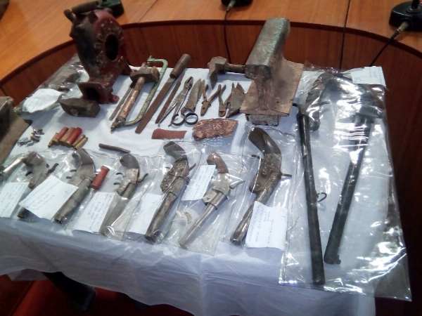 हरदोई: यूपी इलेक्शन में इस्तेमाल के लिए बना रहे थे हथियार, फैक्ट्री पकड़ी हरदोई: यूपी इलेक्शन में इस्तेमाल के लिए बना रहे थे हथियार, फैक्ट्री पकड़ी