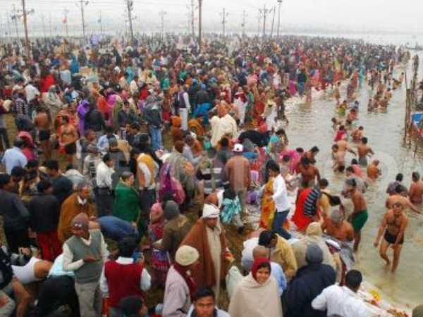 मकर संक्रांति: 40 लाख श्रद्धालुओं ने संगम में लगाई आस्था की डुबकी, कल होगा शाही स्नान