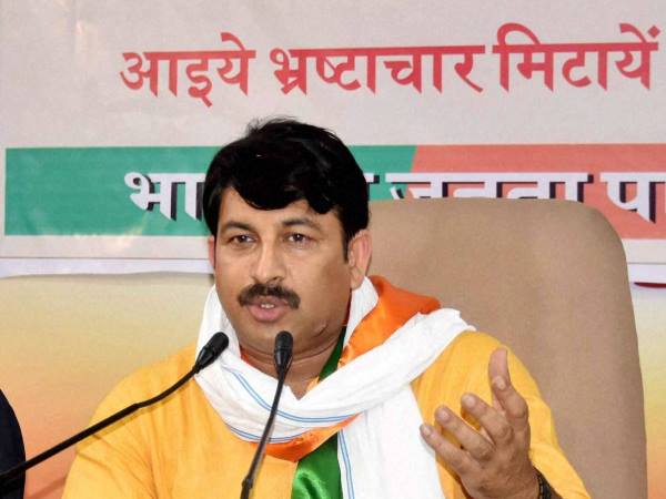 भाजपा नेता मनोज तिवारी का वीडियो वायरल, लाइन में लगे लोगों को 'देशभक्त' कह कर उड़ाया मजाक भाजपा नेता मनोज तिवारी का वीडियो वायरल, लाइन में लगे लोगों को 'देशभक्त' कह कर उड़ाया मजाक