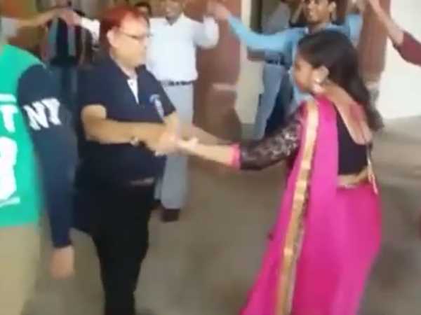 बिहार: छात्राओं संग अश्लील डांस करने पर लव गुरु प्रोफेसर मटुकनाथ सस्पेंड बिहार: छात्राओं संग अश्लील डांस करने पर लव गुरु प्रोफेसर मटुकनाथ सस्पेंड