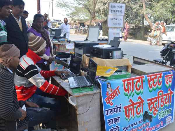  मऊ: ठेले पर डिजिटल होता इंडिया, मुहिम से जुड़े कई युवा