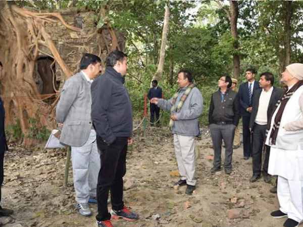 नाव में सवार होकर कहां जा रहे हैं बिहार के सीएम नीतीश कुमार, तस्वीरें