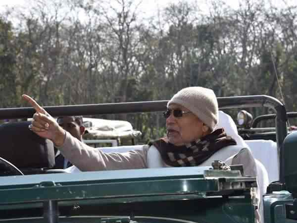 नाव में सवार होकर कहां जा रहे हैं बिहार के सीएम नीतीश कुमार, तस्वीरें