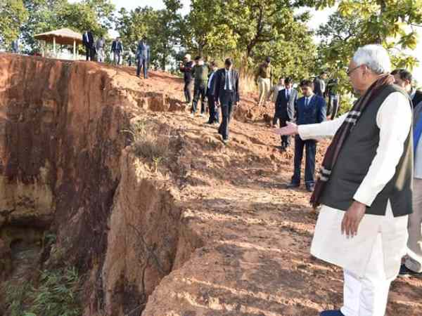 नाव में सवार होकर कहां जा रहे हैं बिहार के सीएम नीतीश कुमार, तस्वीरें