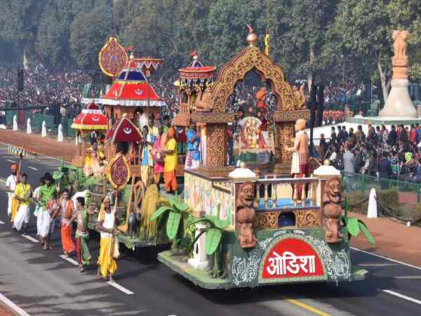 देश की राजधानी दिल्ली में 68वें गणतंत्र दिवस की धूमधाम से तैयारियां शुरु हो गई है। इसी के मद्देनजर सोमवार को गणतंत्र दिवस का होने वाली परेड फुल ड्रेस अभ्यास किया गया है। देश की राजधानी दिल्ली में 68वें गणतंत्र दिवस की धूमधाम से तैयारियां शुरु हो गई है। इसी के मद्देनजर सोमवार को गणतंत्र दिवस का होने वाली परेड फुल ड्रेस अभ्यास किया गया है।