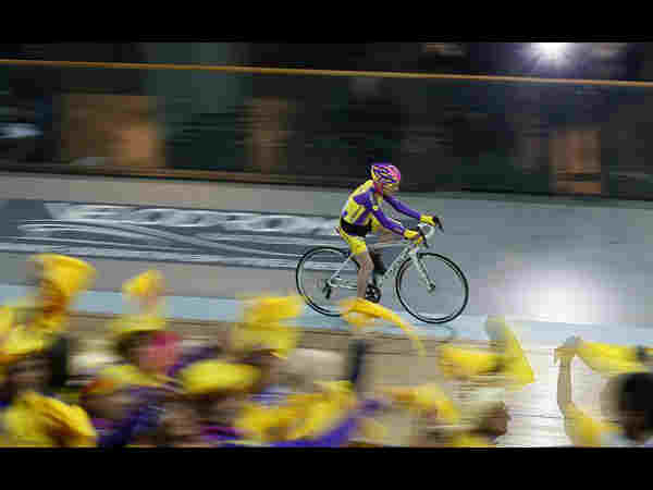105-year-old man sets record by cycling more than 14 miles in an hour 